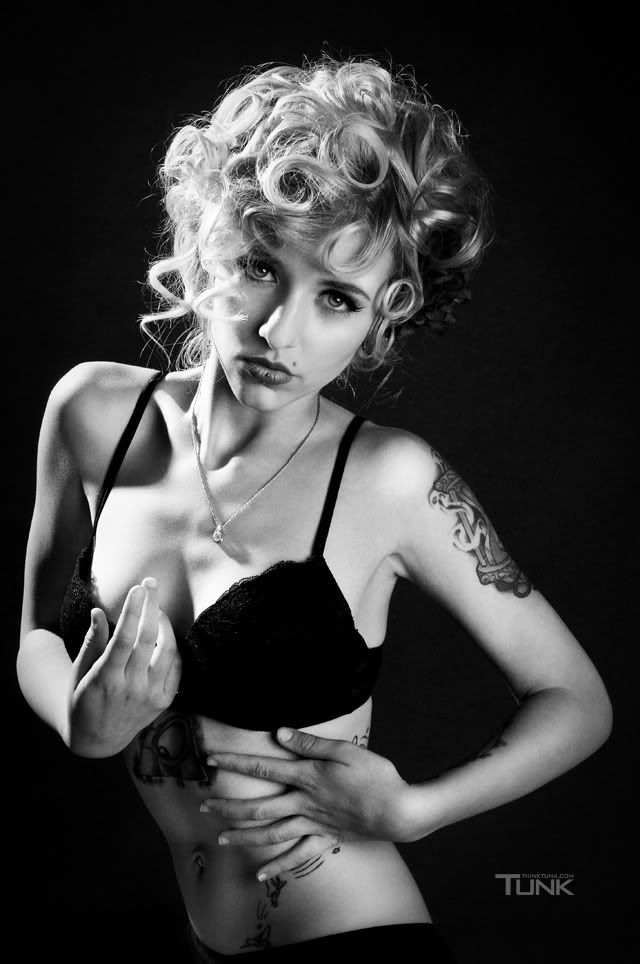 http://i645.photobucket.com/albums/uu175/thinktunk/kristie_lowlight01_bw_low.jpg
