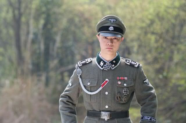 asian_nazi_wedding_640_03.jpg